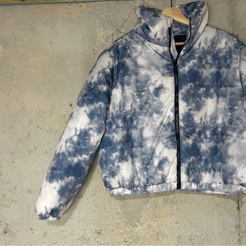 Wild fable target blue white tie die zip up puffer jacket large